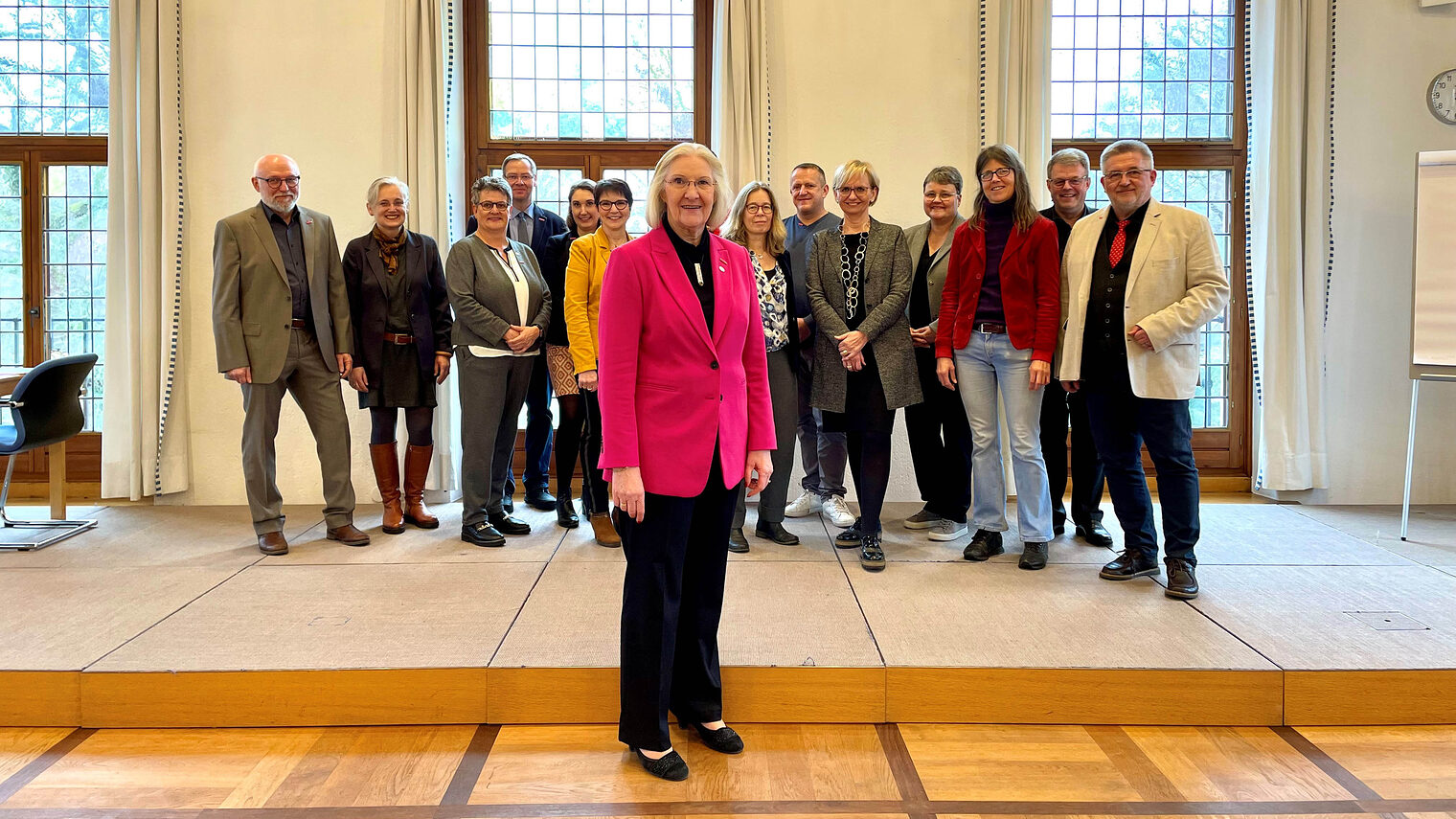 Vizepräsidentin Heidi Kluth (vorne) mit den Mitgliedern des neu gegründeten Beirates.