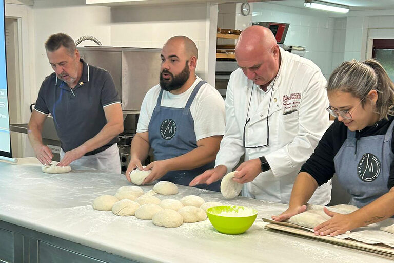Ausbilder des Bäckerhandwerks beim Auslandspraktikum in Spanien