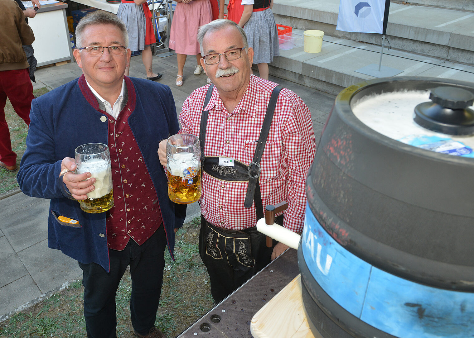Ein Prosit! Kammerpräsident Detlef Bade mit Lüneburgs Bürgermeister Eduard Kolle
