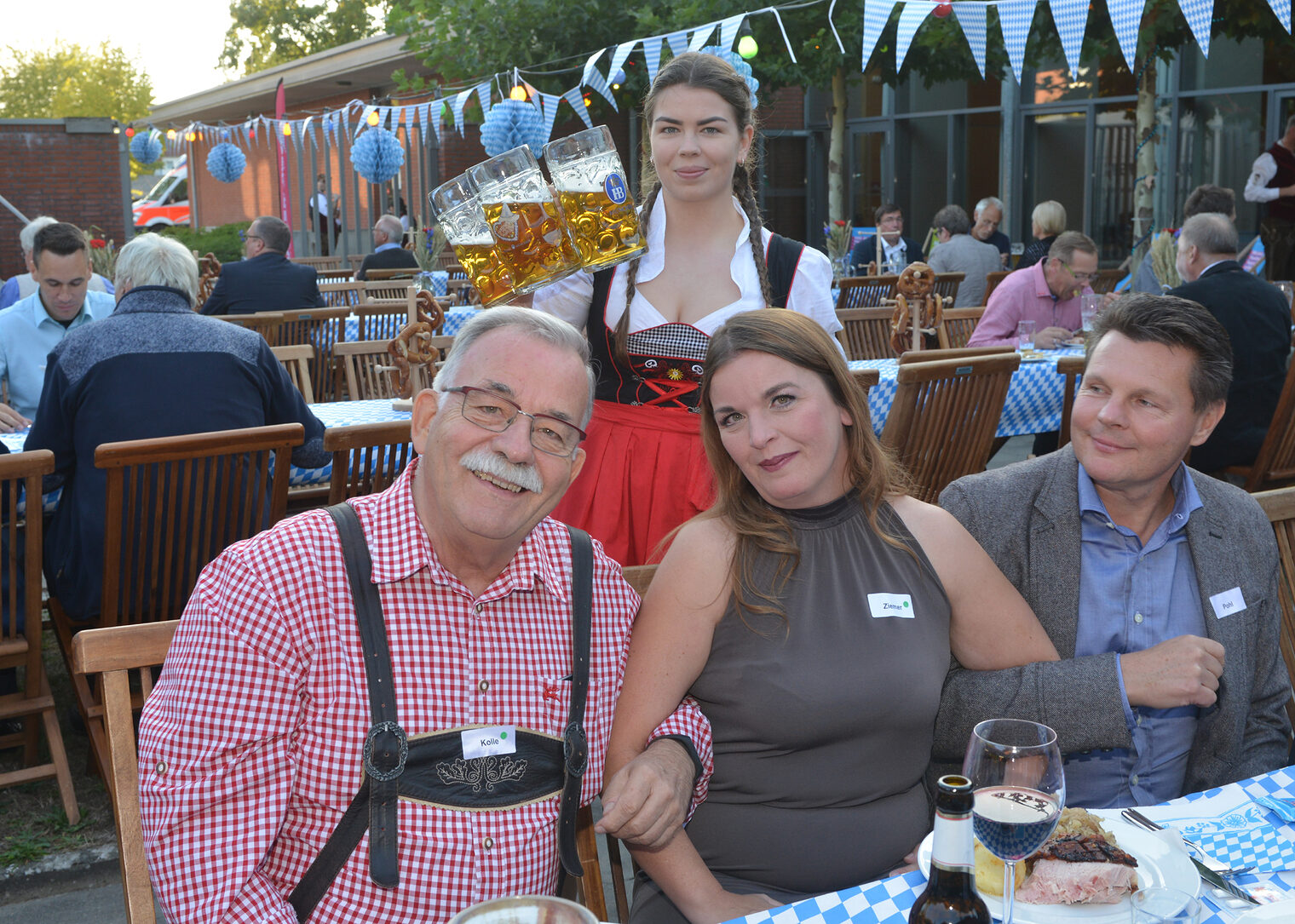Stellvertretende Landrätin des Landkreises Lüneburg,Nicole Ziemer und Peter Pohl mit Bürgermeister Eduard Kolle (links)